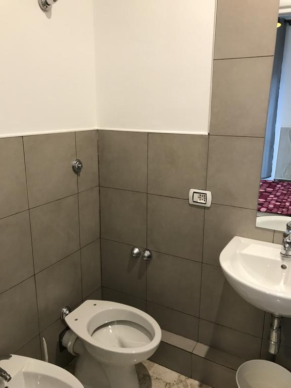 Cavour 124 -guest-room- Couette-café