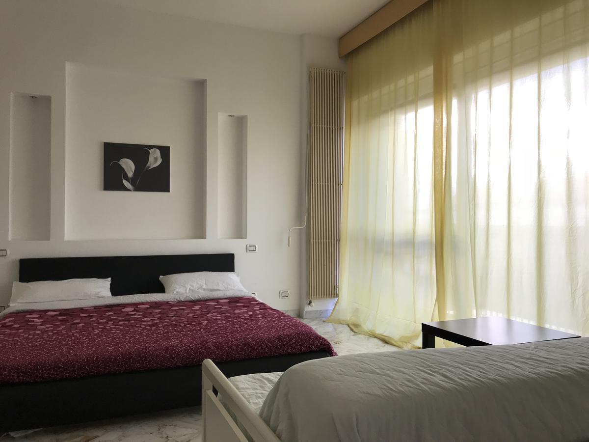 Cavour 124 -guest-room- Couette-café 2*
