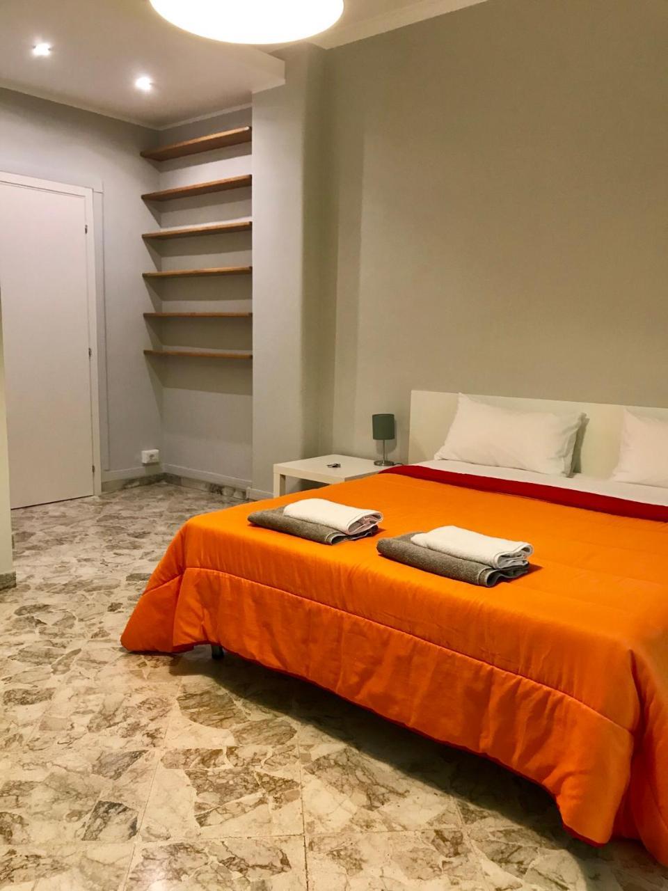 Cavour 124 -guest-room- Couette-café Bari
