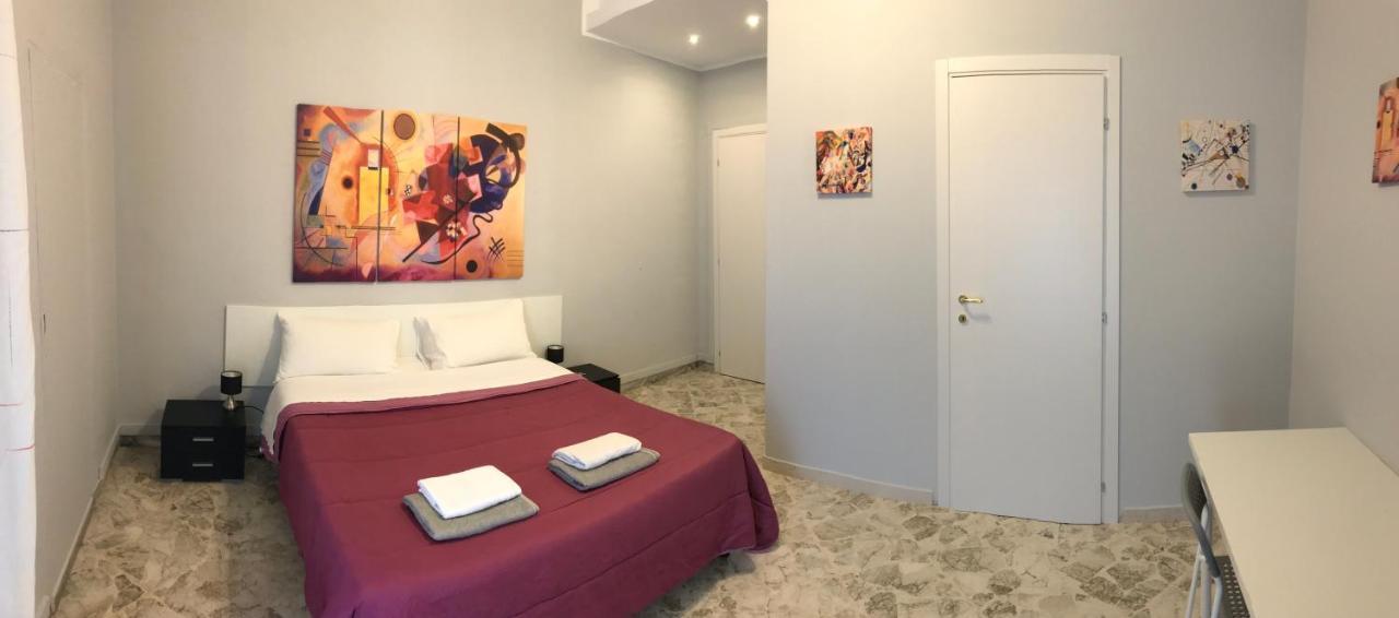 Cavour 124 -guest-room- Couette-café 2*