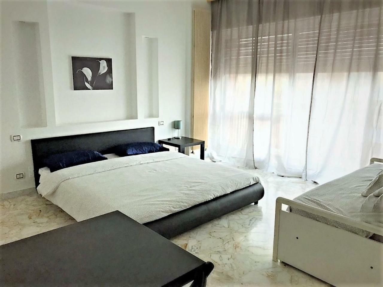 Cavour 124 -guest-room- Couette-café Bari