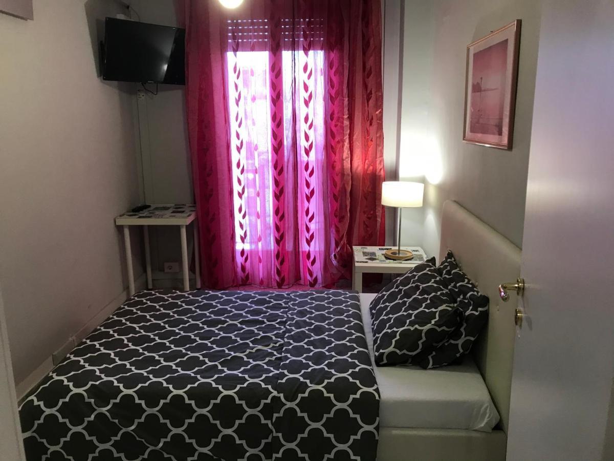 Cavour 124 -guest-room- Couette-café 2*
